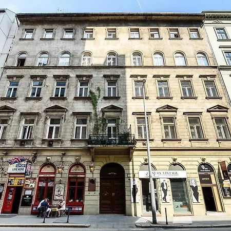 Apaczai 17 Cozy Elegance Near Chain Bridge *