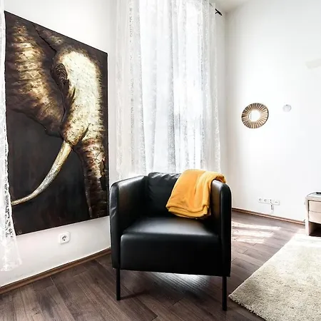 Apaczai 17 Cozy Elegance Near Chain Bridge