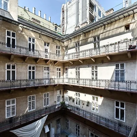 Apaczai 17 Cozy Elegance Near Chain Bridge Appartement *